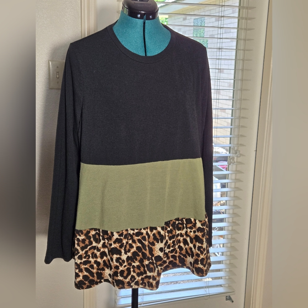 Black and Green Leopard Print Women's Top-Size 2XL Shein Curve